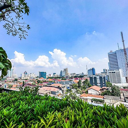 Trillium Apartment - Cozy And Bright Downtown Surabaya By Le Ciel Hospitality Bagian luar foto