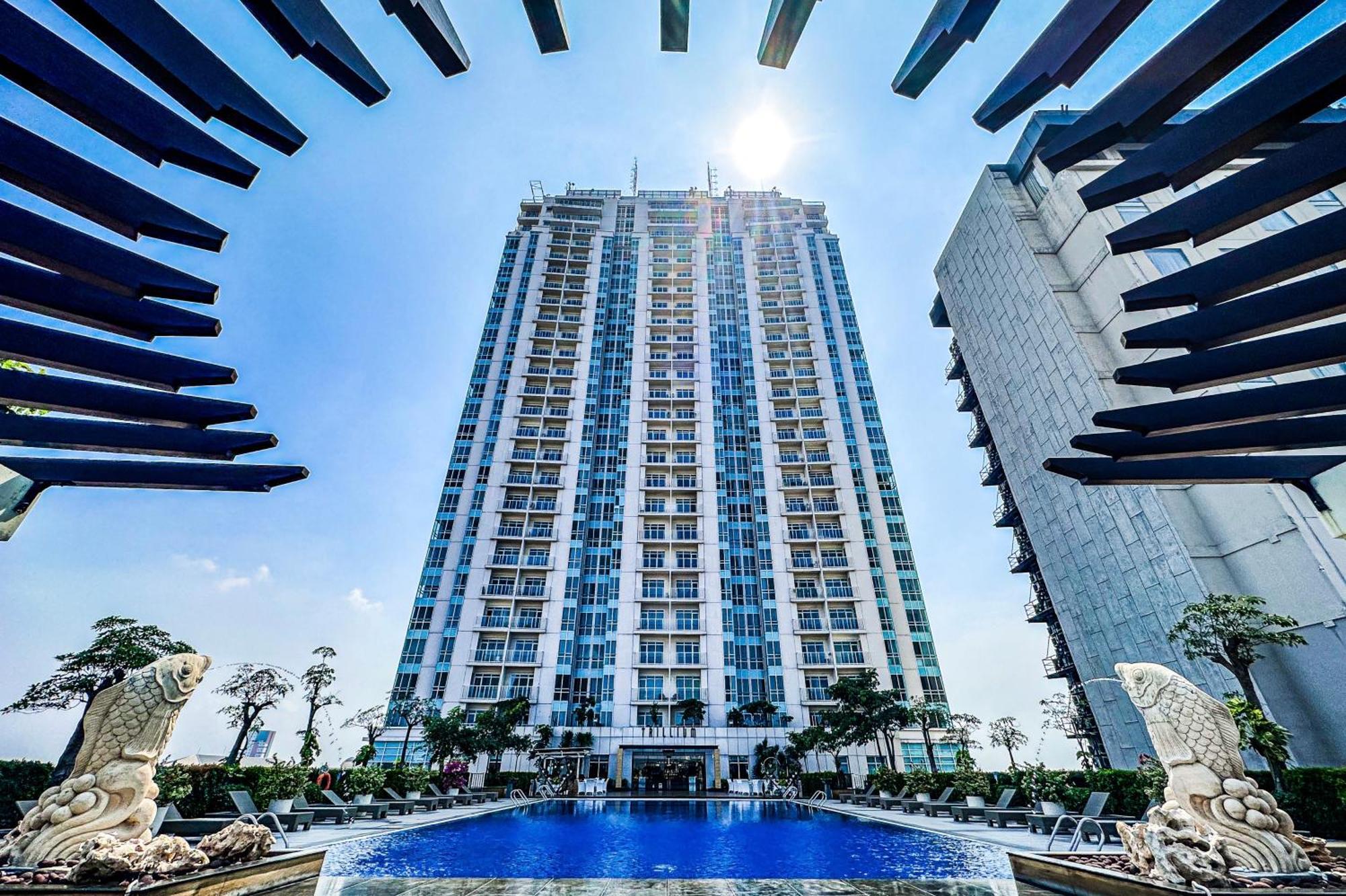 Trillium Apartment - Cozy And Bright Downtown Surabaya By Le Ciel Hospitality Bagian luar foto